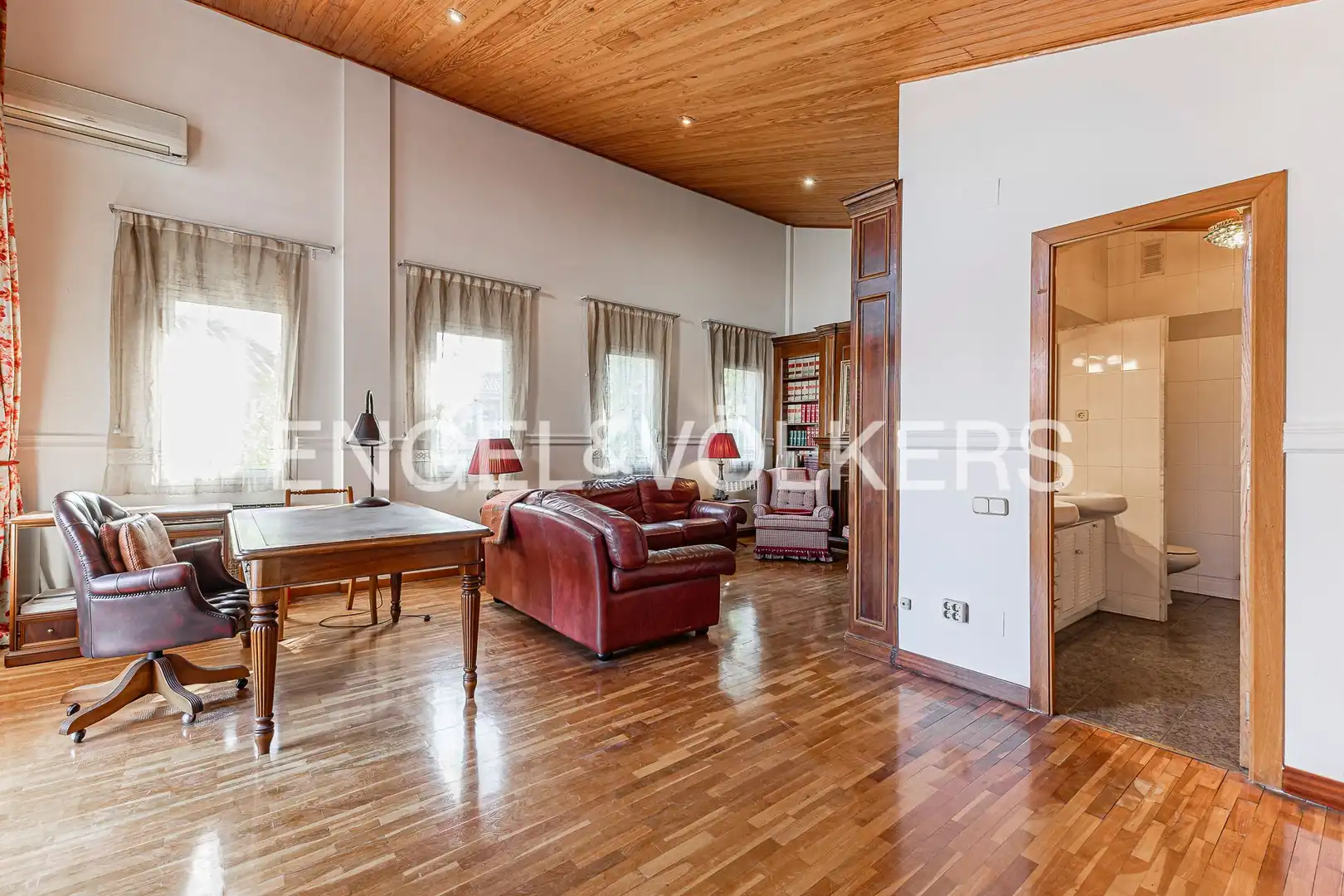 Living room of Detached homes for sale in Sant Cugat del Vallès  with Air Conditioner, Heating and Private garden