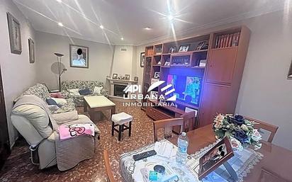 Sala d'estar de Casa o xalet en venda en Lucena amb Aire condicionat i Terrassa