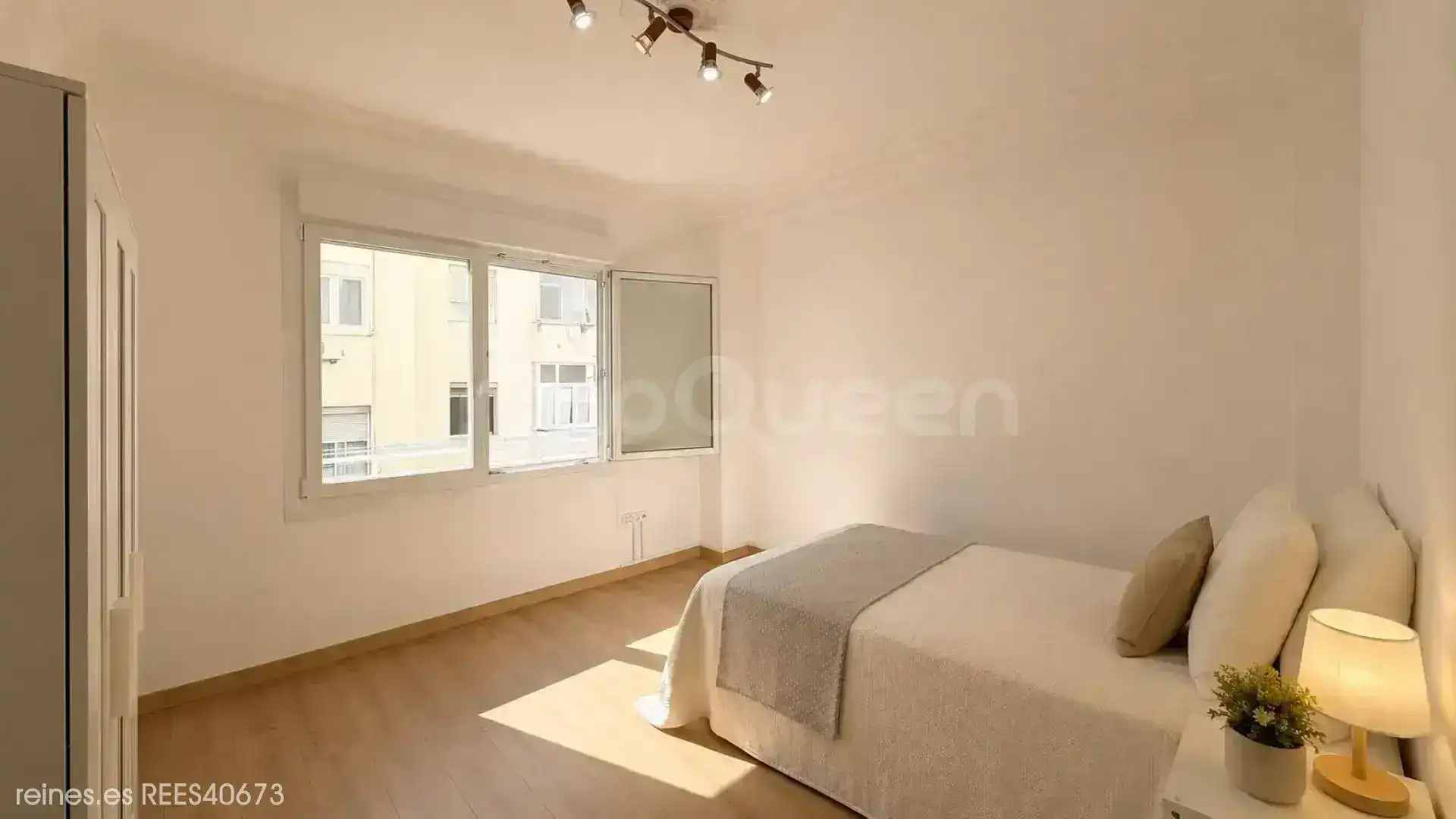 Bedroom of Flat for rent in Zaragoza  with Heating, Terrace and Furnished