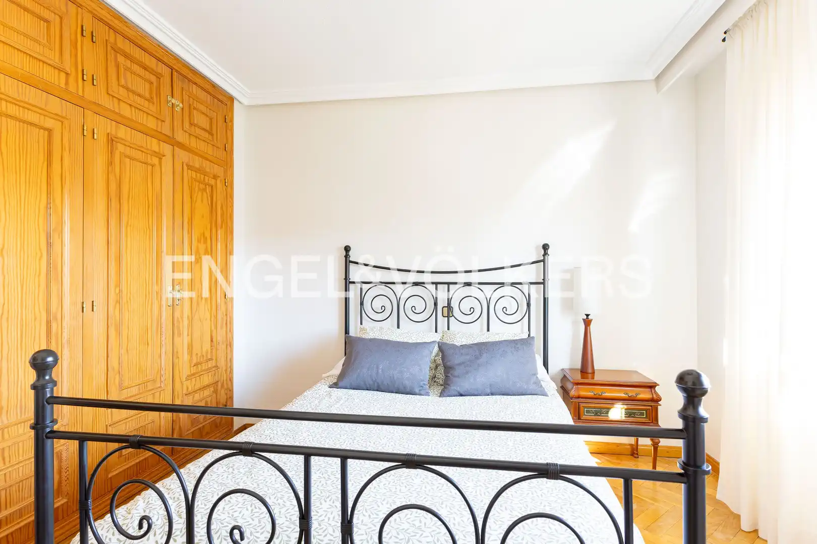 Dormitori de Casa adosada en venda en Las Rozas de Madrid amb Aire condicionat, Calefacció i Jardí privat