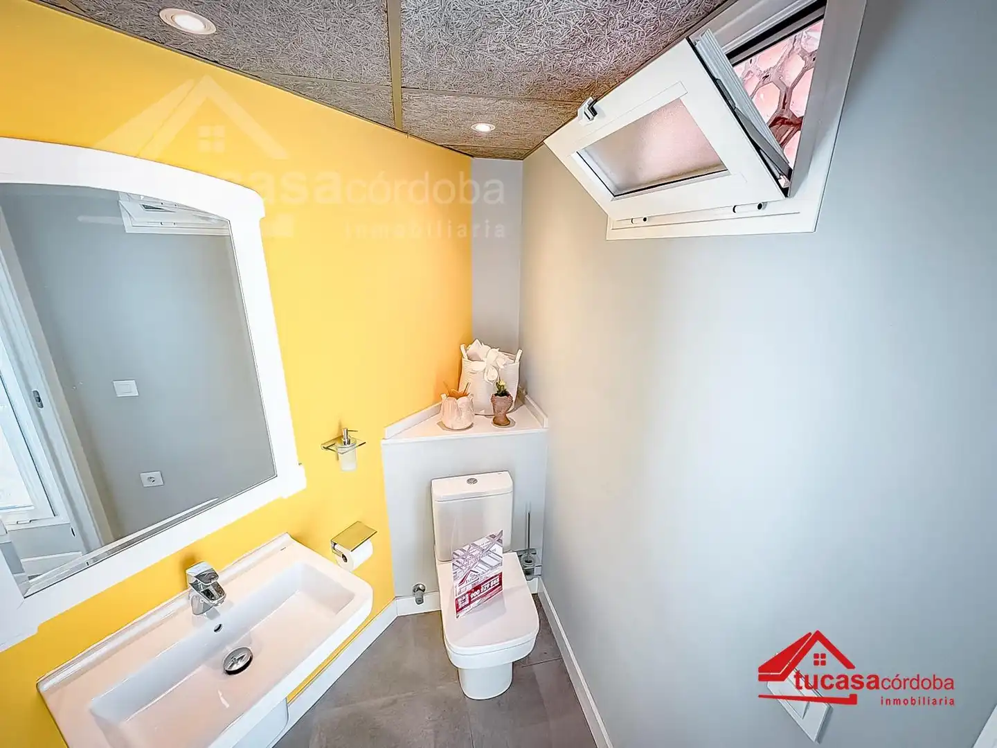 Bathroom of Flat for sale in Córdoba  with Air Conditioner and Terrace