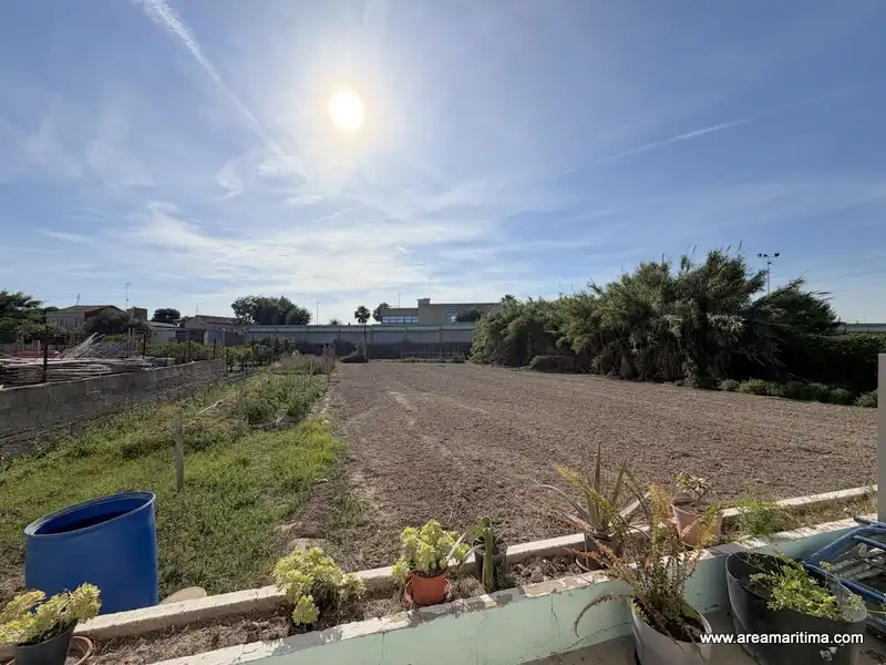 Casa adosada en venta en Valencia con Trastero y Alarma