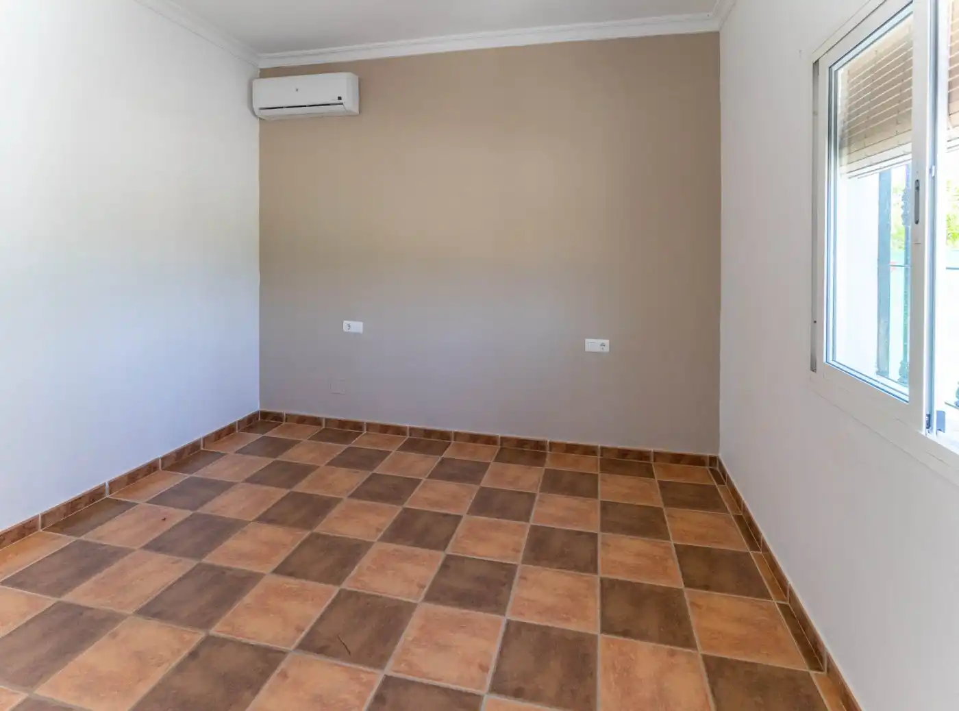 Haus oder Chalet zum Verkauf in Alhaurín El Grande mit Klimaanlage, Privatgarten und Terrasse