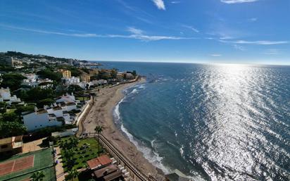 Außenansicht von Wohnung zum verkauf in Mijas mit Schwimmbad und Balkon