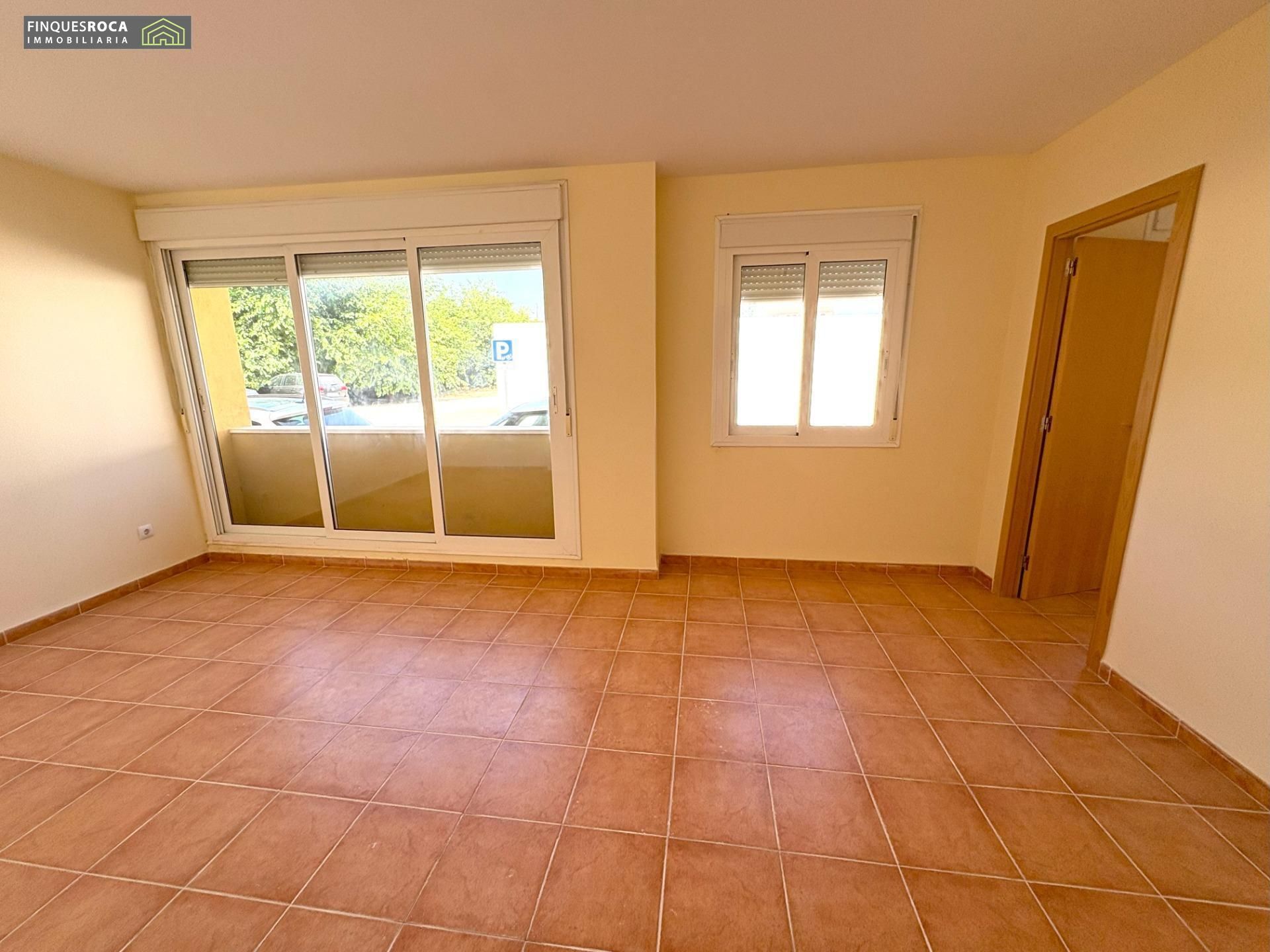 Dormitori de Apartament en venda en Alcanar amb Terrassa, Balcó i Piscina comunitària