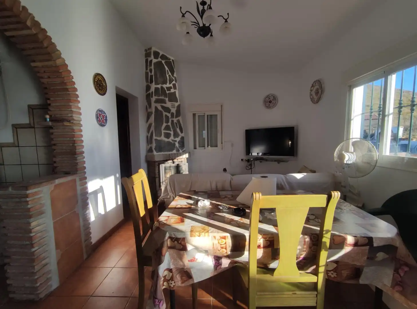 Sala de estar de Finca rústica en venta en Cútar con Jardín privado, Terraza y Piscina