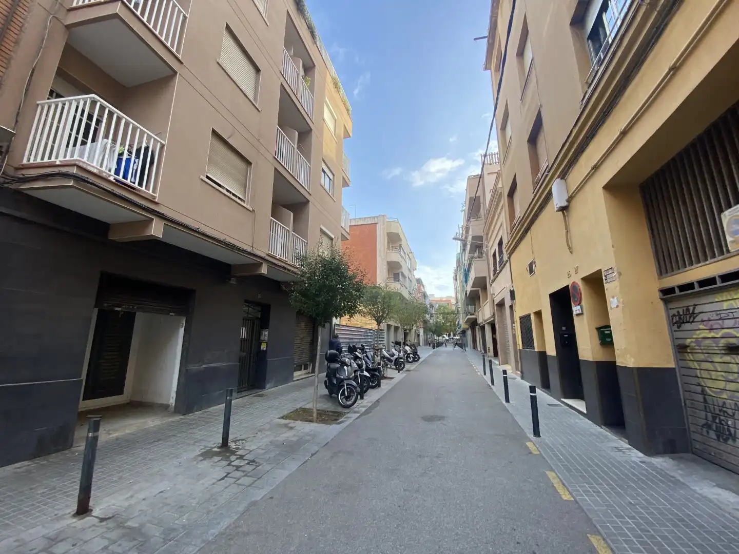 Vista exterior de Local en venta en L'Hospitalet de Llobregat