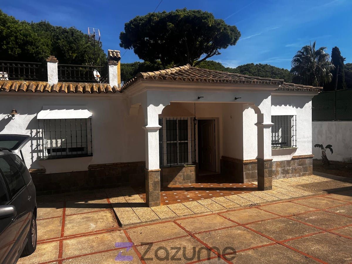 Vista exterior de Casa o xalet de lloguer en Chiclana de la Frontera amb Aire condicionat, Jardí privat i Traster