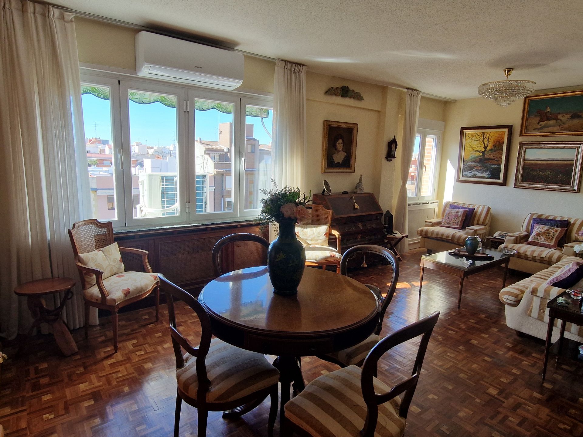 Sala de estar de Piso en venta en  Madrid Capital con Aire acondicionado, Calefacción y Parquet
