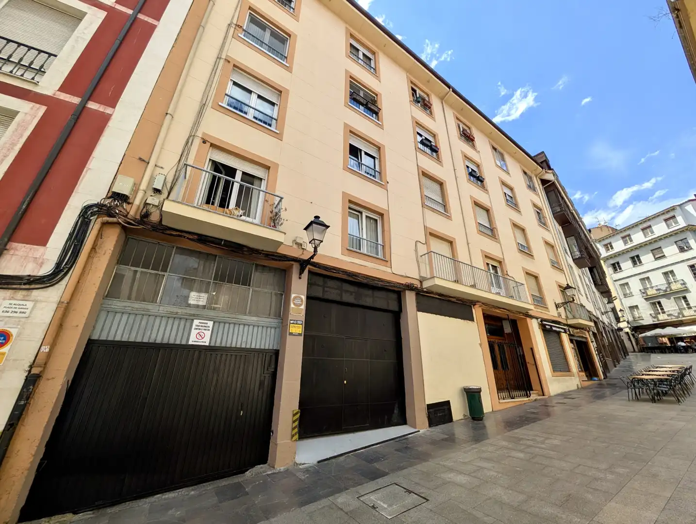 Vista exterior de Pis en venda en Oviedo  amb Calefacció, Parquet i Traster