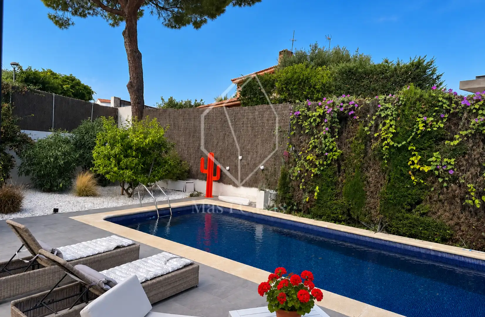 Casa amb piscina en venda a Passatge Vall de Bianya 21, imagen 6