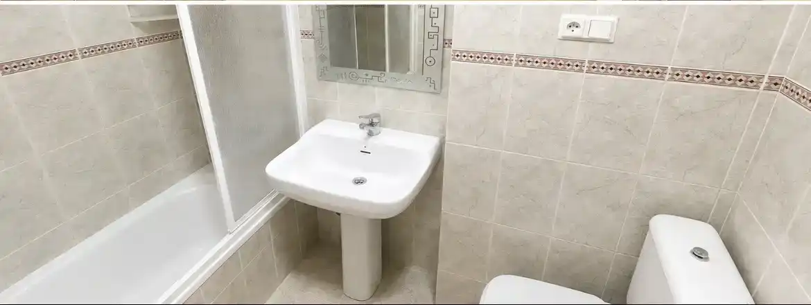 Bany de Casa o xalet en venda en Lardero amb Aire condicionat, Piscina i Balcó