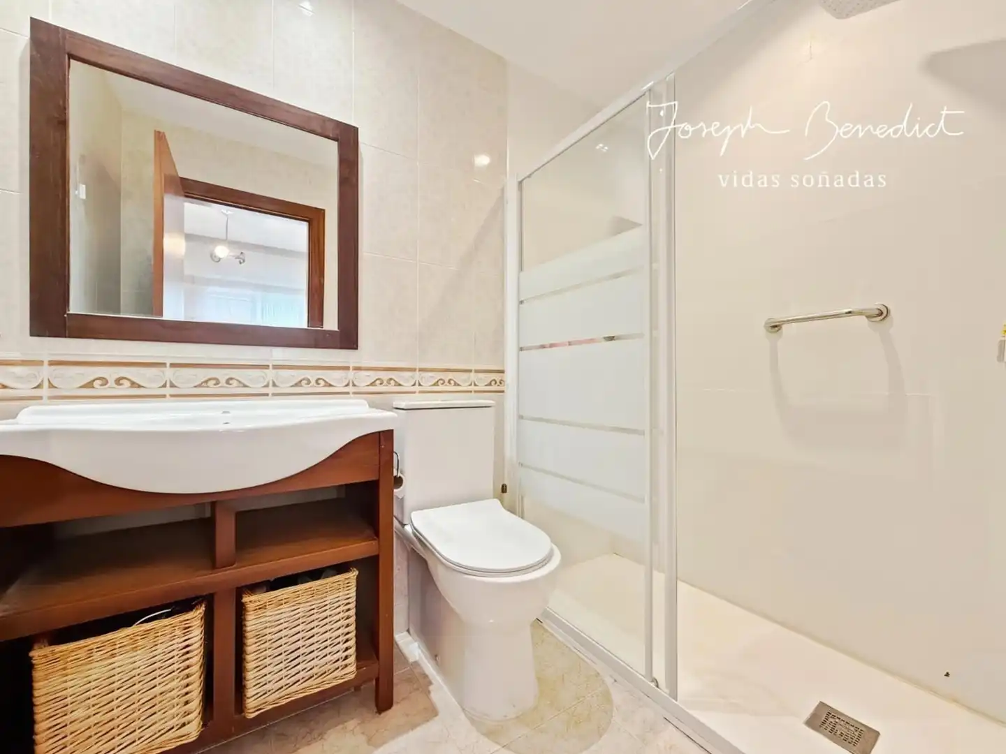 Bathroom of Houses for sale in Castelldefels  with Air Conditioner, Heating and Private garden