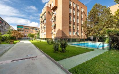 Piscina de Pis en venda en  Granada Capital amb Aire condicionat, Calefacció i Jardí privat