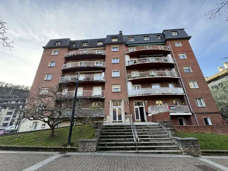 Vista exterior de Piso en venta en Bergara con Calefacción, Terraza y Amueblado