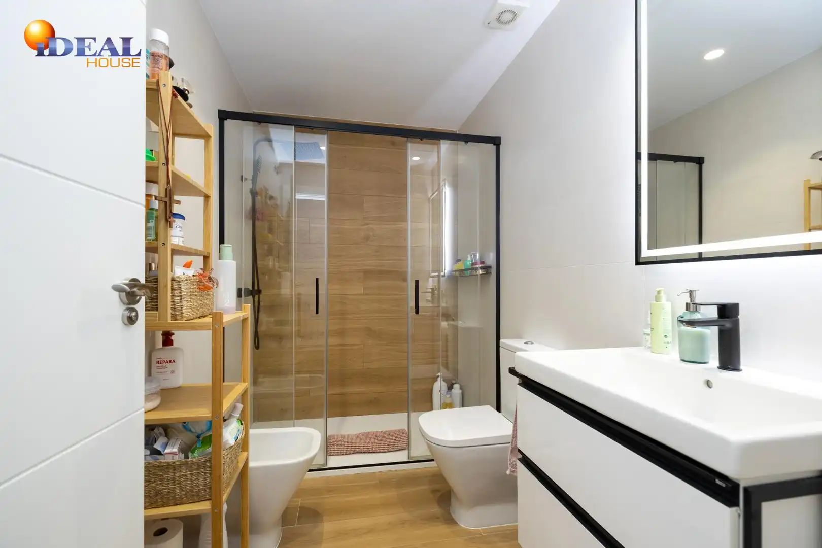 Baño de Piso en venta en Granada con Aire acondicionado, Calefacción y Terraza