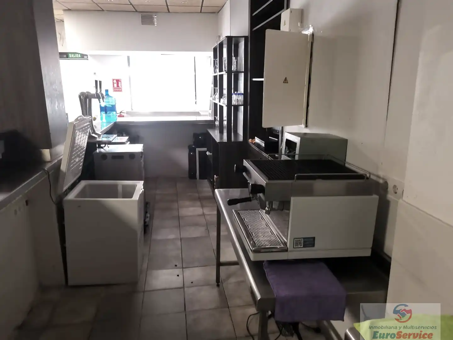 Cocina de Local en venta en Valencia con Aire acondicionado y Amueblado