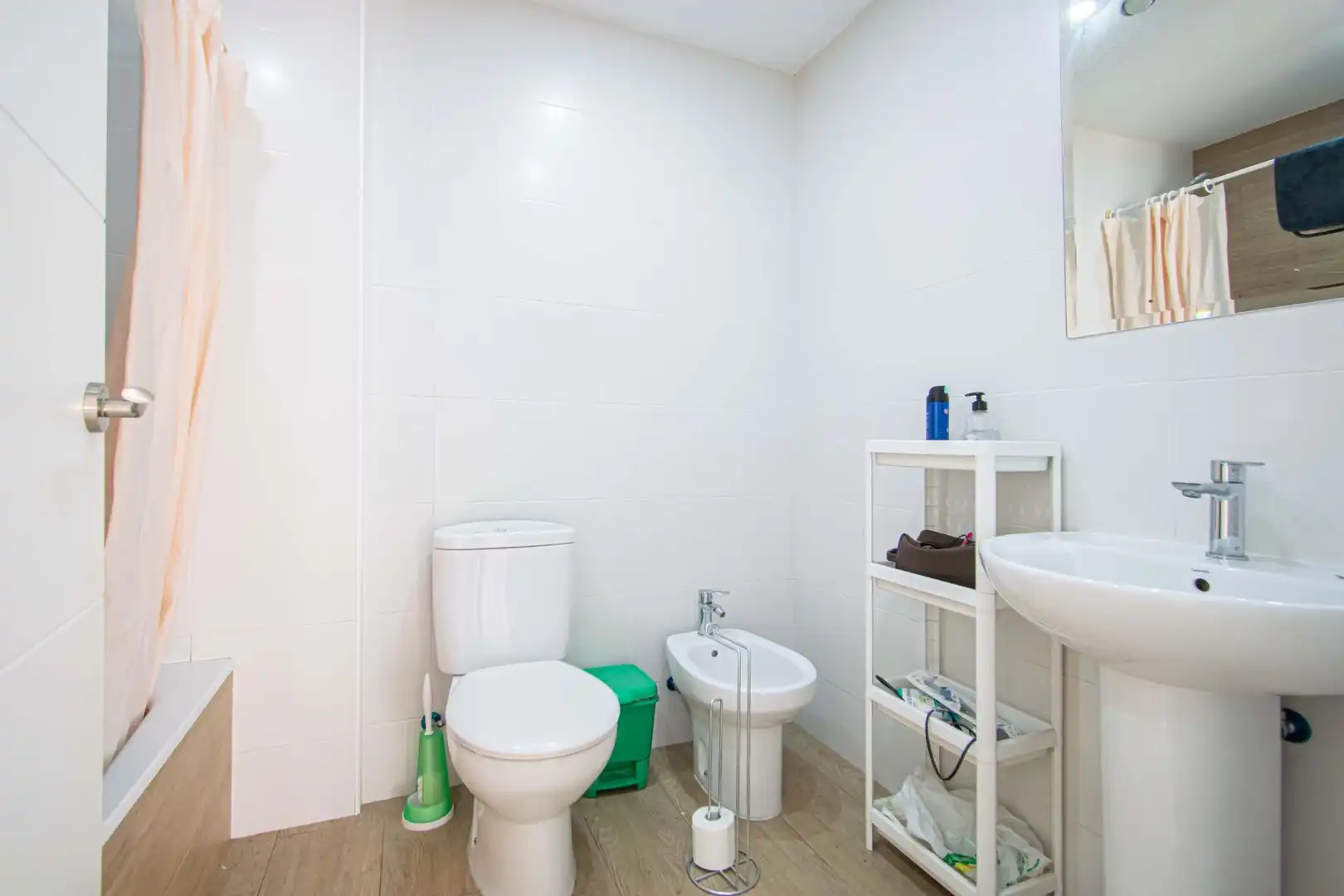 Bathroom of Flat for sale in Sevilla  with Air Conditioner, Terrace and Furnished