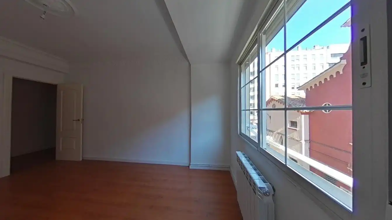 Bedroom of Flat for sale in Zaragoza  with Heating, Parquet flooring and Oven