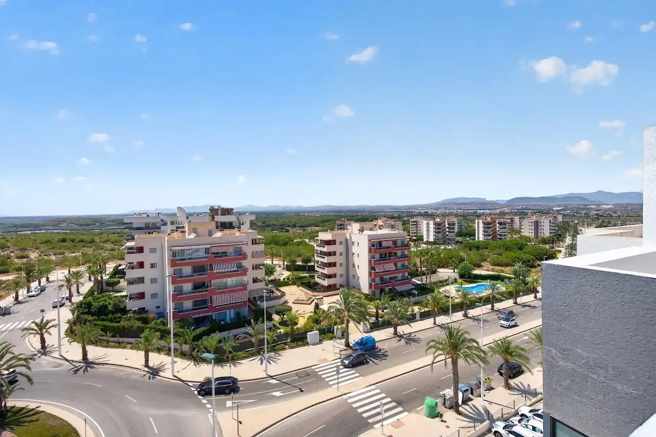 Vista exterior de Ático en venta en Elche / Elx con Aire acondicionado, Calefacción y Jardín privado