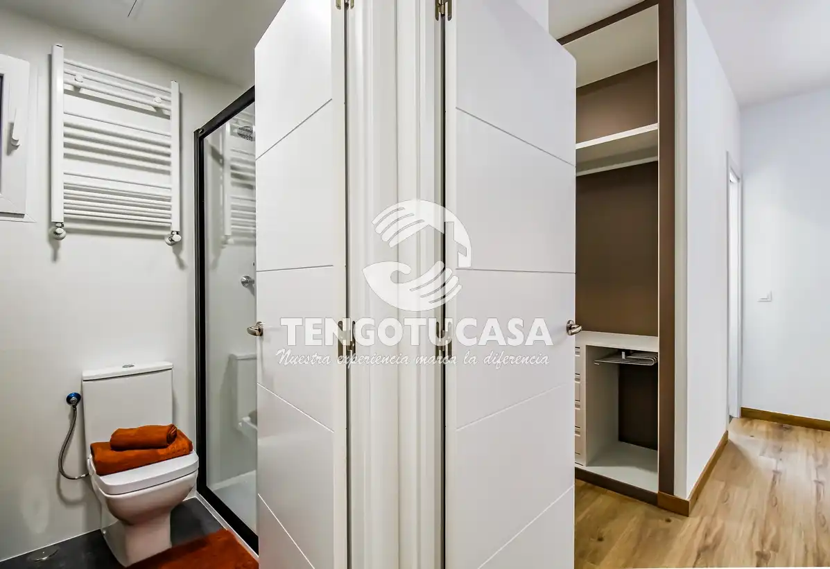 Bathroom of Flat for rent in Madrid  with Air Conditioner, Heating and Furnished