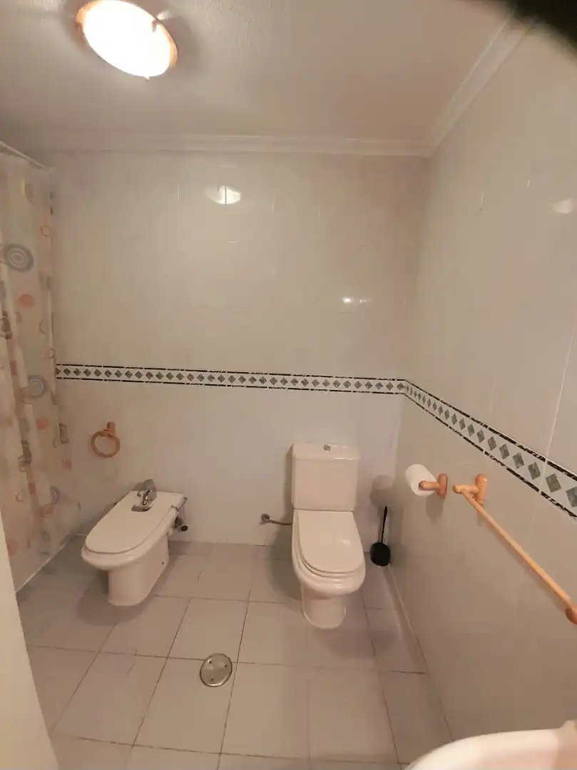 Bany de Apartament en venda en Salamanca amb Calefacció, Parquet i Moblat