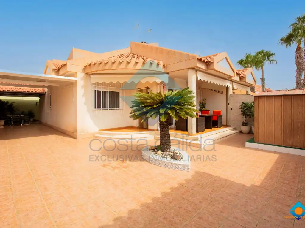 Vista exterior de Casa o chalet en venta en Puerto de Mazarrón