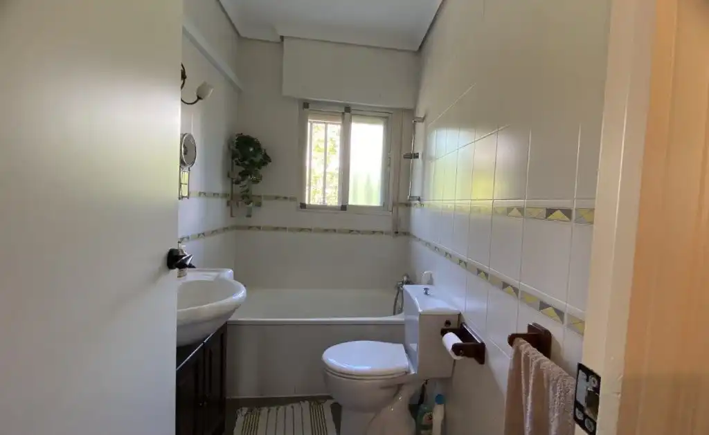 Bany de Casa o xalet en venda en Cadalso de los Vidrios amb Aire condicionat, Calefacció i Jardí privat