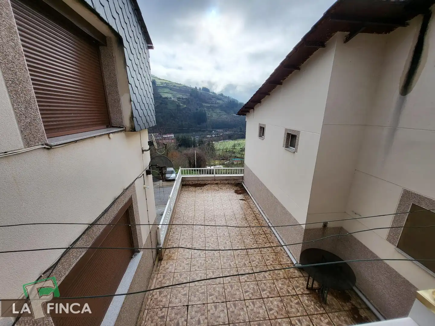 Vista exterior de Casa o chalet en venta en Cangas del Narcea con Calefacción, Terraza y Trastero