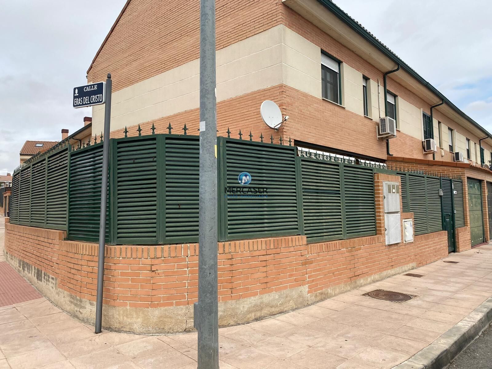 Vista exterior de Casa adosada en venta en Meco con Jardín privado