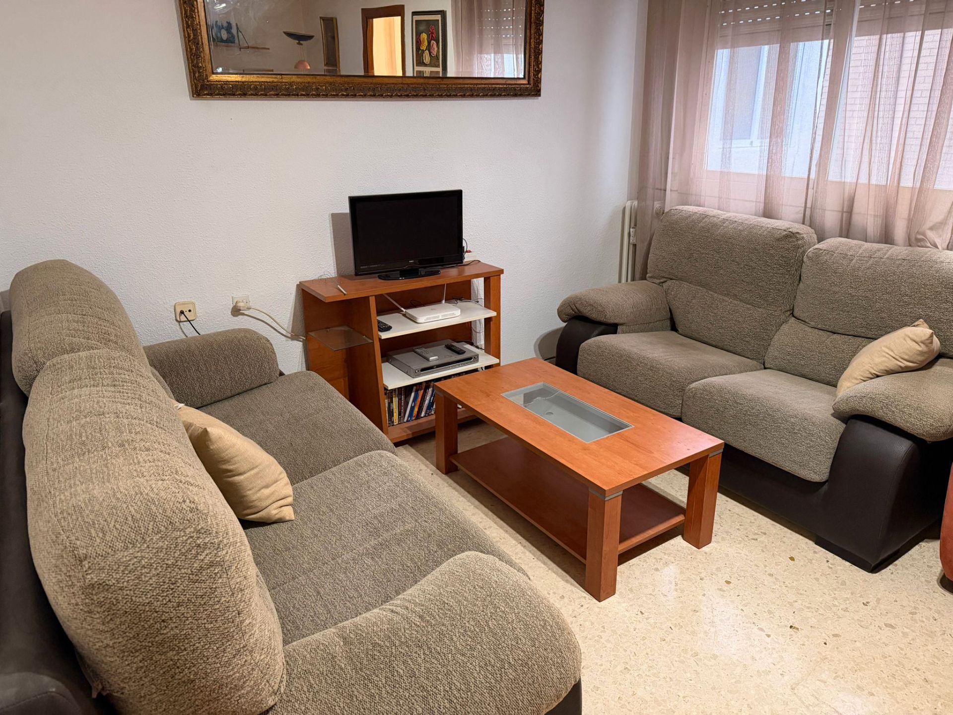 Living room of Flat for rent in  Granada Capital  with Heating, Furnished and Oven