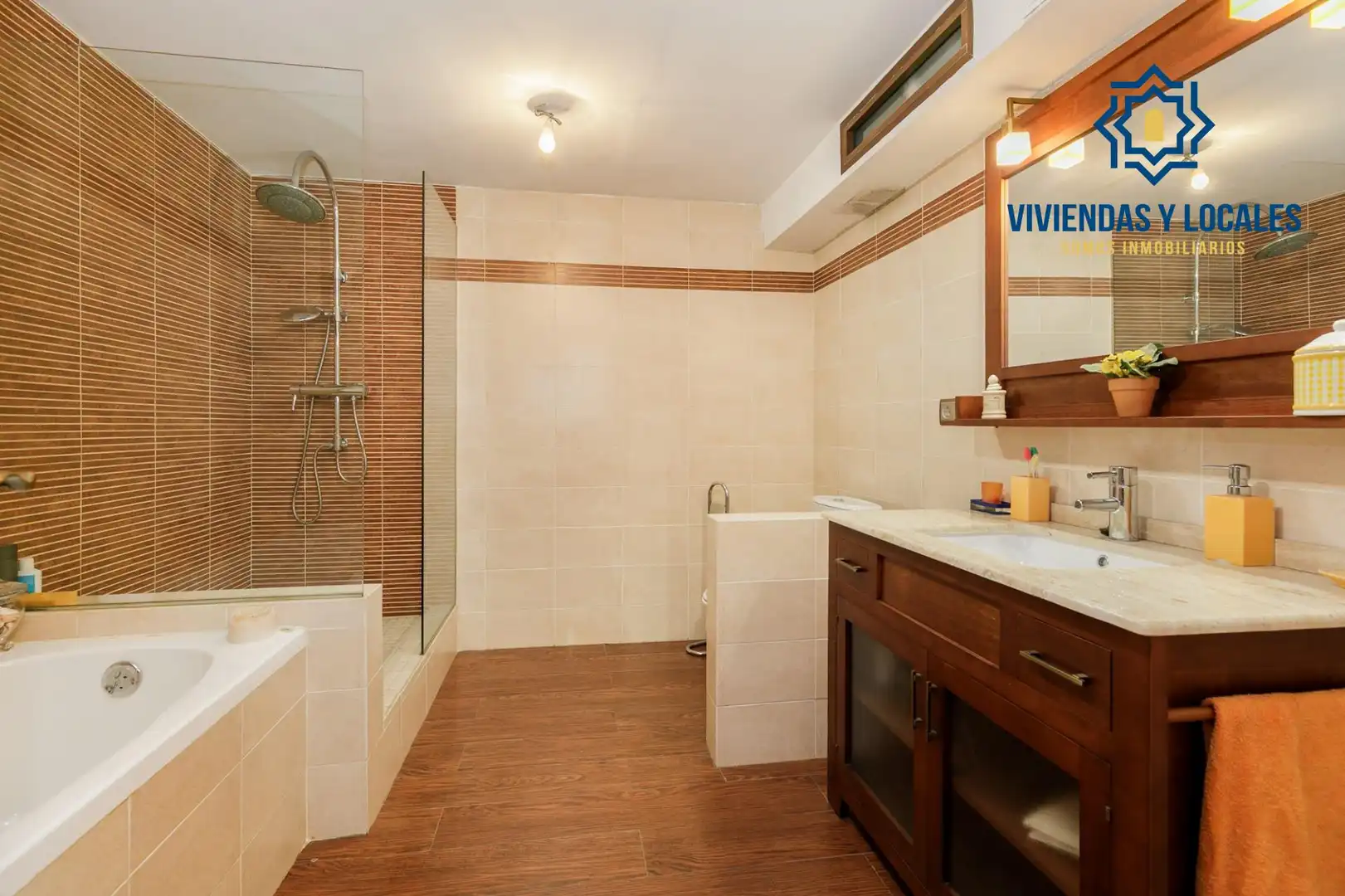 Casa adosada en venta en Angustias - Chana - Encina