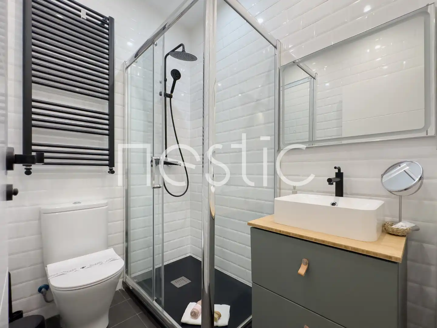 Baño de Apartamento de alquiler en Madrid con Aire acondicionado, Calefacción y Amueblado