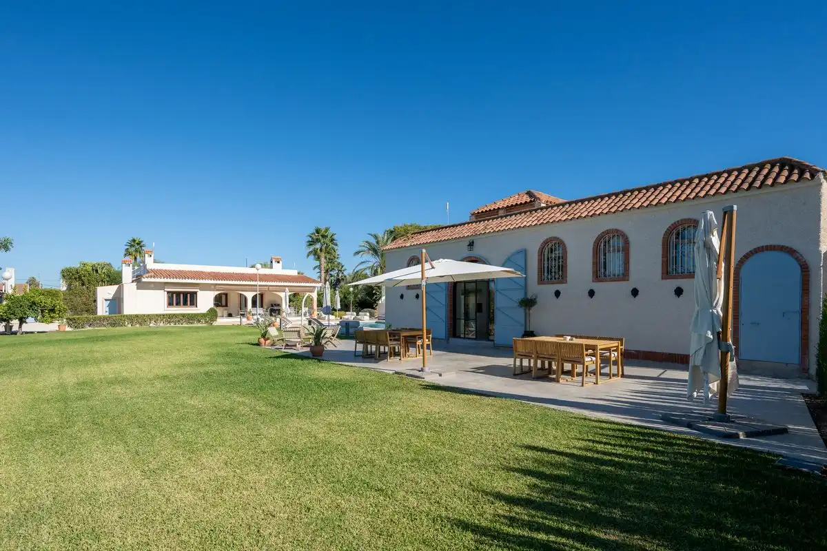 Casa o chalet en venta en Elche / Elx con Aire acondicionado, Calefacción y Jardín privado