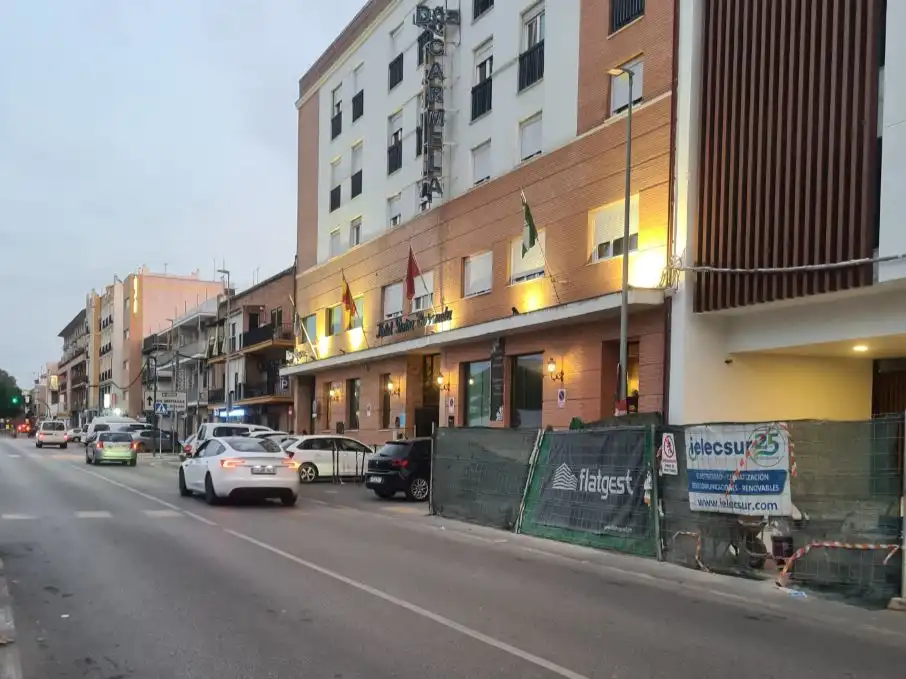 Vista exterior de Local de alquiler en Sevilla con Parquet y Alarma