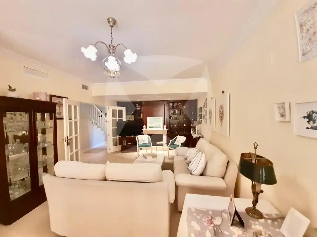 Sala d'estar de Casa adosada en venda en Badajoz amb Aire condicionat, Terrassa i Piscina