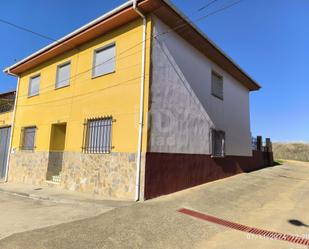 Vista exterior de Casa o xalet en venda en Gusendos de los Oteros amb Terrassa