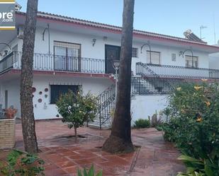 Vista exterior de Casa o xalet en venda en Sanlúcar de Barrameda amb Aire condicionat, Calefacció i Jardí privat