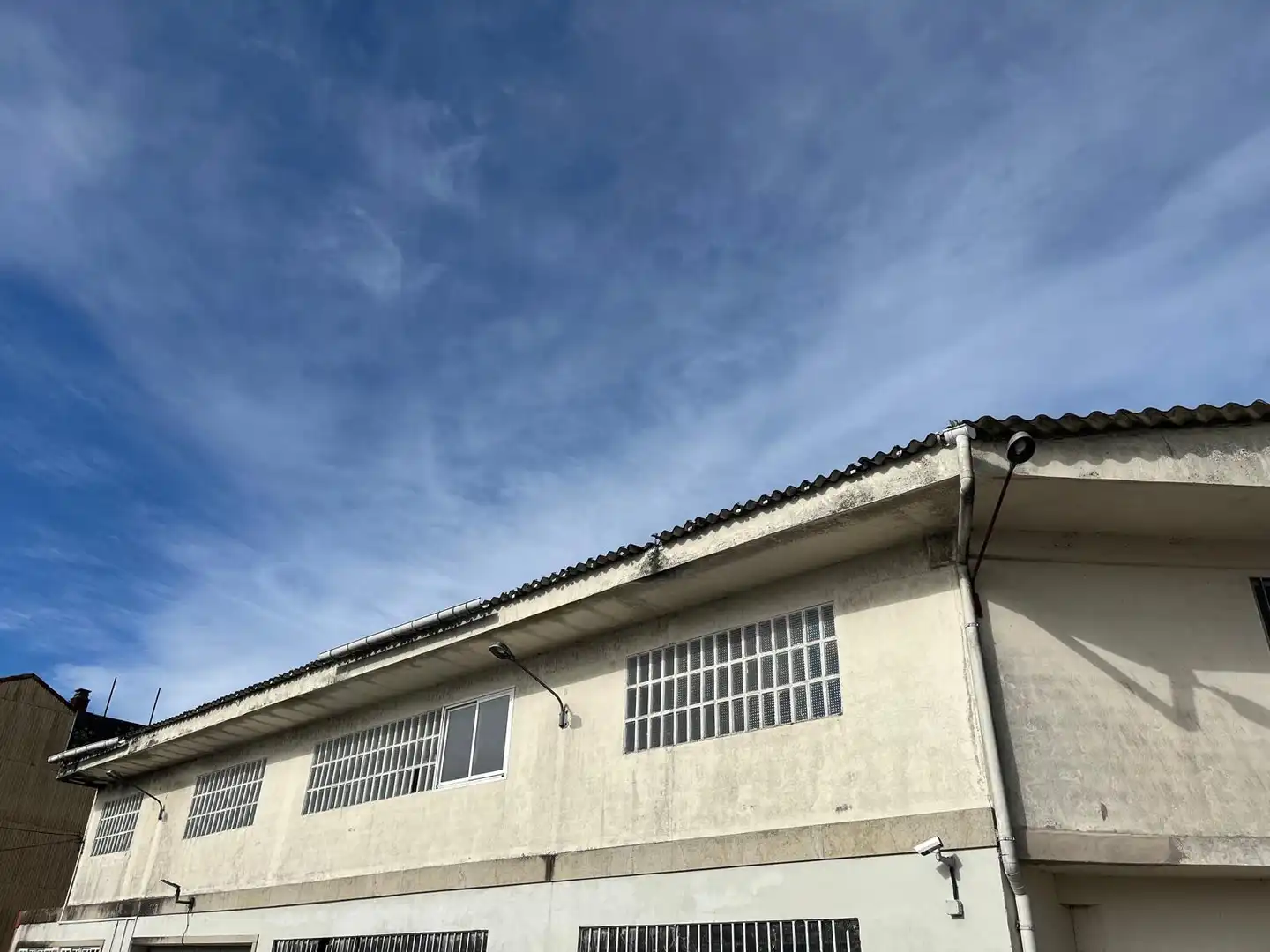 Vista exterior de Nave industrial en venta en Mos