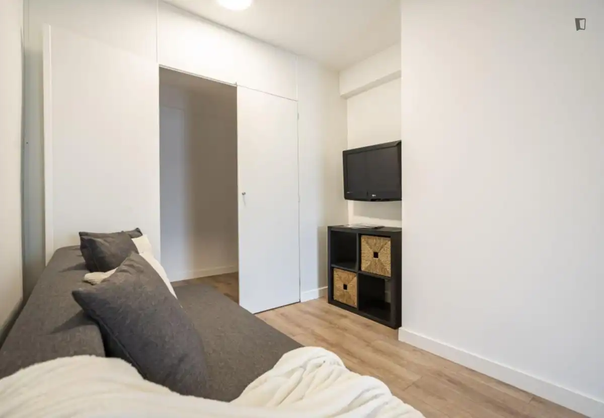 Dormitori de Apartament de lloguer en Madrid amb Calefacció, Moblat i Forn
