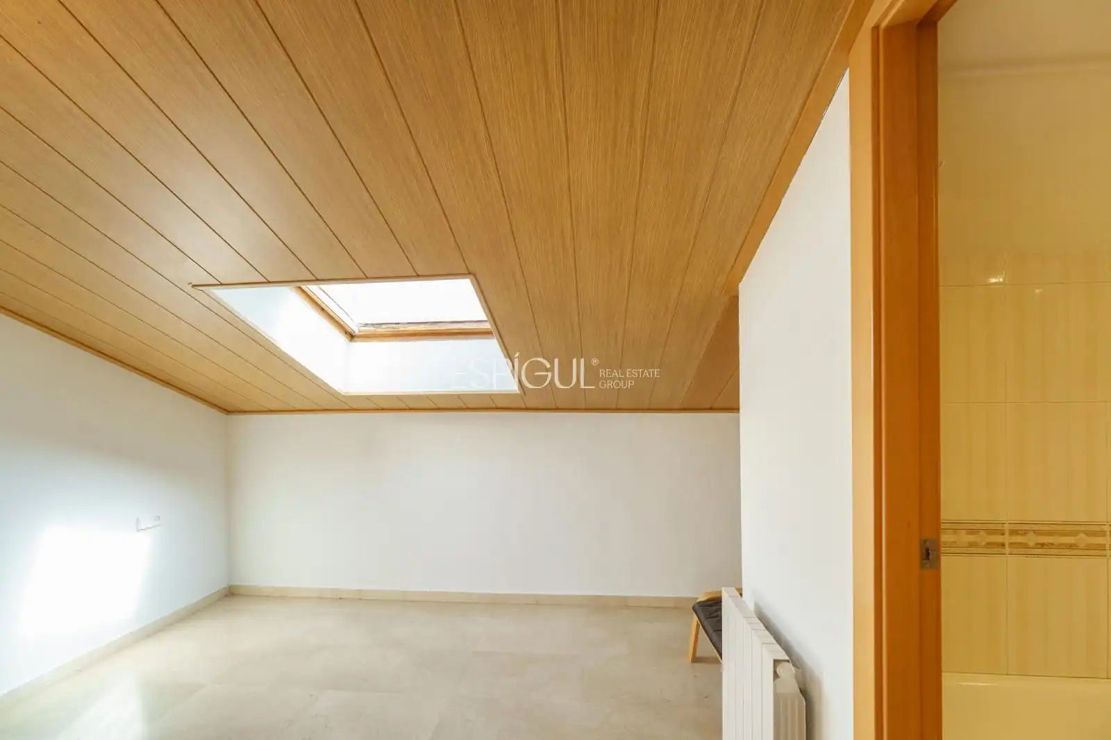 Habitación de Casa adosada en venta en Tiana con Calefacción, Jardín privado y Parquet