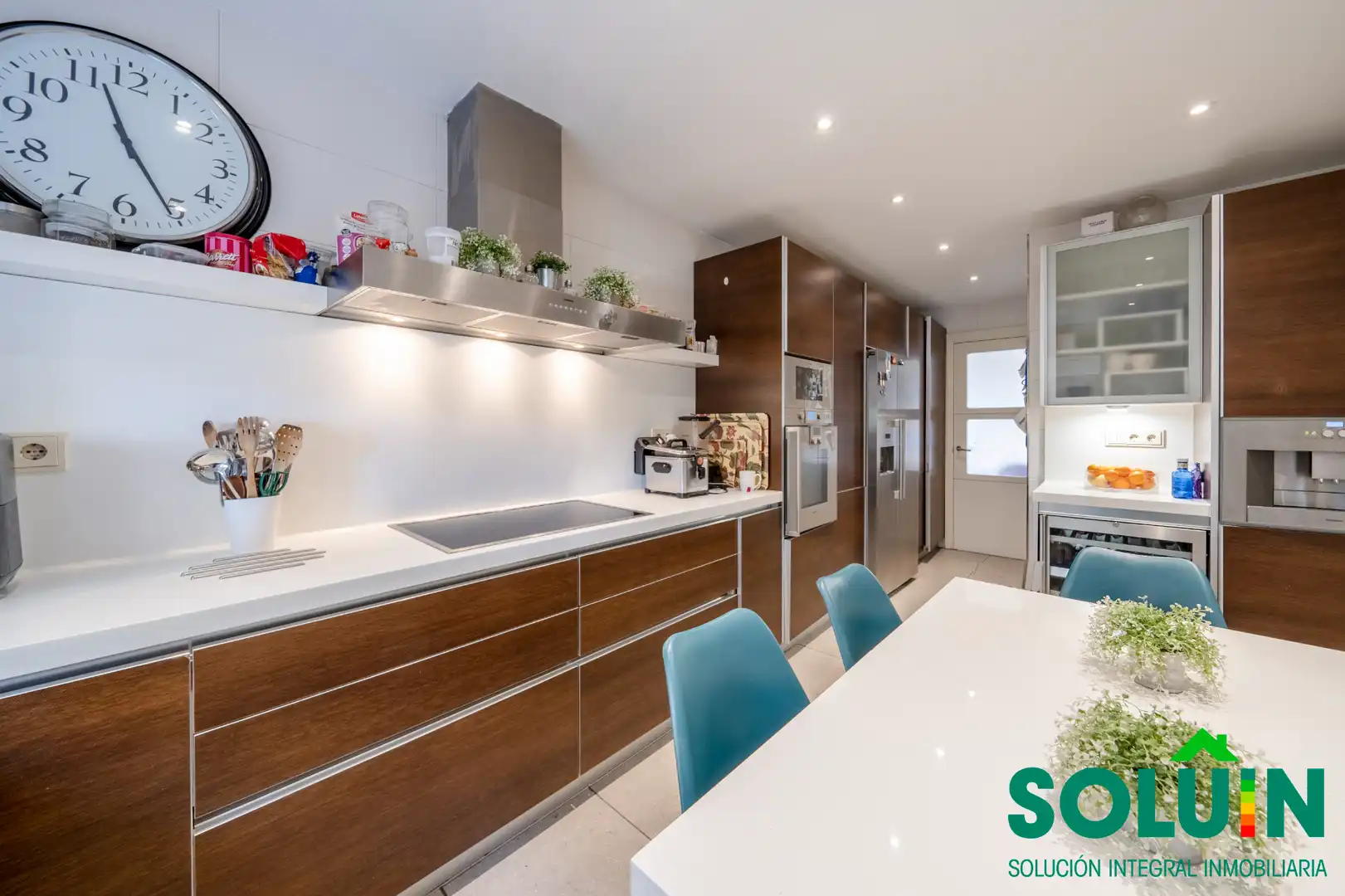 Kitchen of Houses for sale in Pozuelo de Alarcón  with Air Conditioner, Heating and Private garden