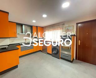 Kitchen of Flat to rent in  Madrid Capital  with Air Conditioner, Heating and Terrace