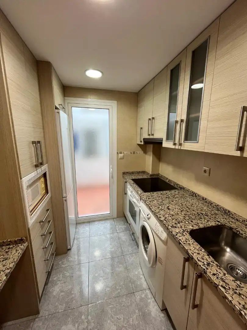 Kitchen of Flat for rent in Zaragoza  with Heating, Furnished and Oven