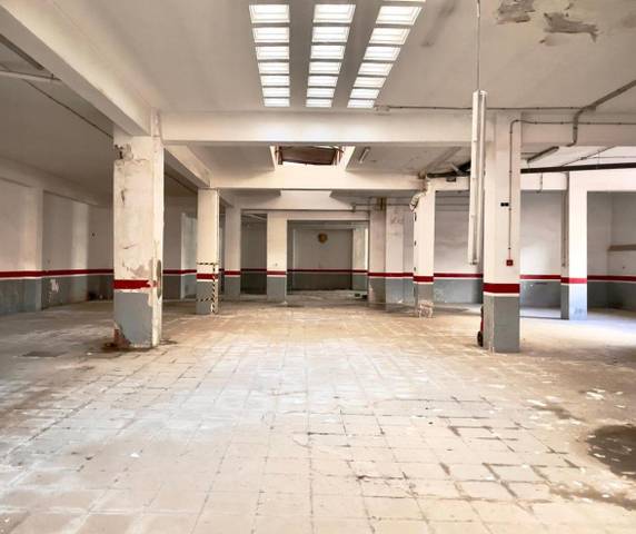 Local comercial en Venta en Pedro iv en Llombai