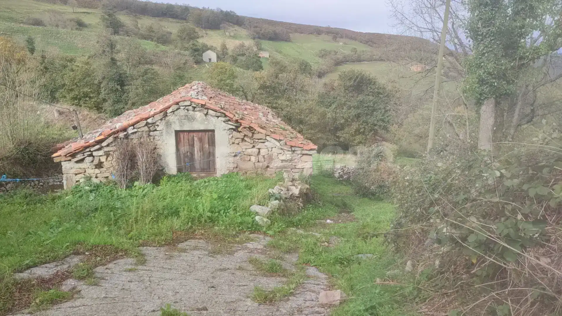 Casa o xalet en venda en Belmonte de Miranda amb Jardí privat