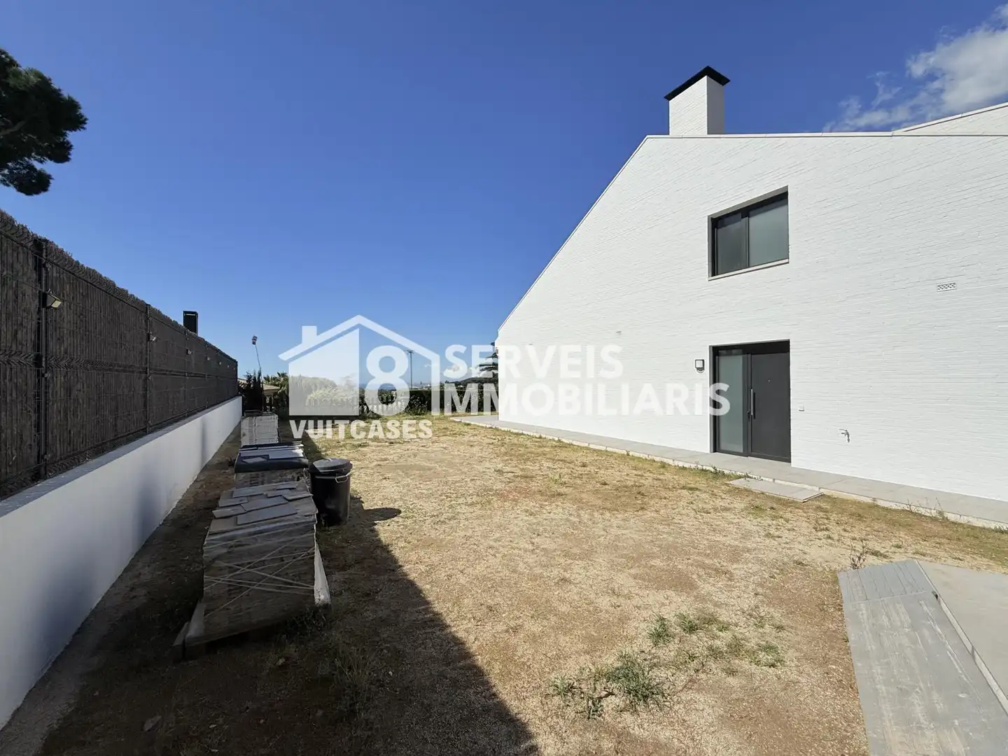 Vista exterior de Casa adosada en venda en Caldes d'Estrac amb Calefacció, Jardí privat i Terrassa