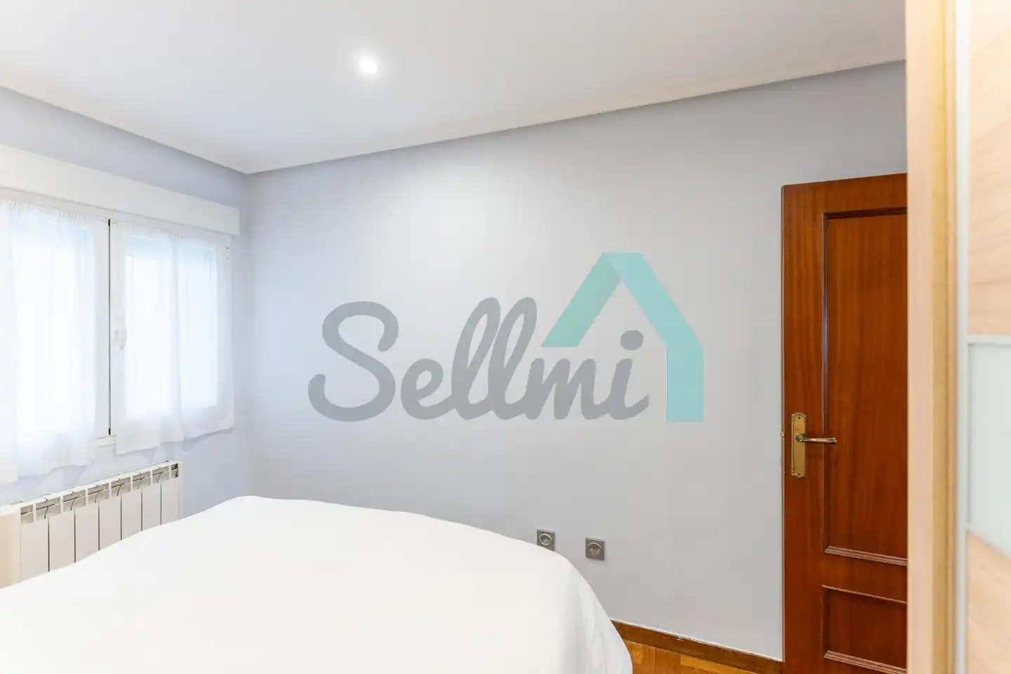 Habitación de Piso de alquiler en Gijón  con Calefacción, Parquet y Amueblado