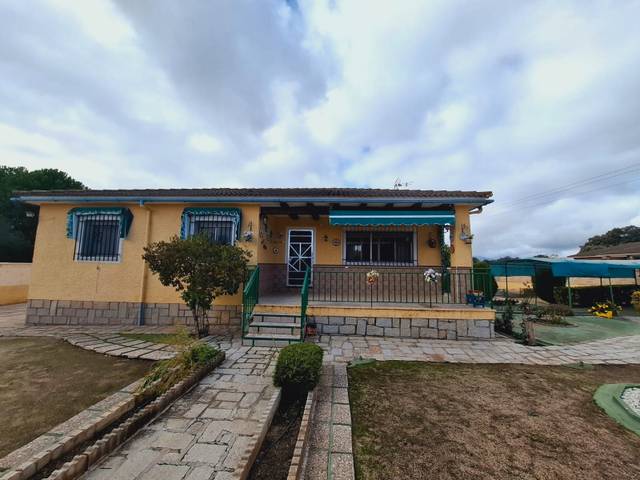 Casa-chalet en Venta en Calle Valcarrillo del Alberche M, 82X en Almorox