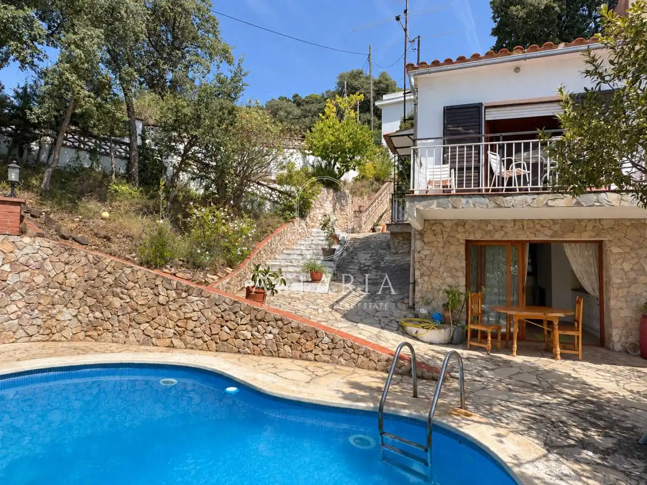 Vista exterior de Finca rústica en venda en Pineda de Mar amb Jardí privat, Piscina i Alarma